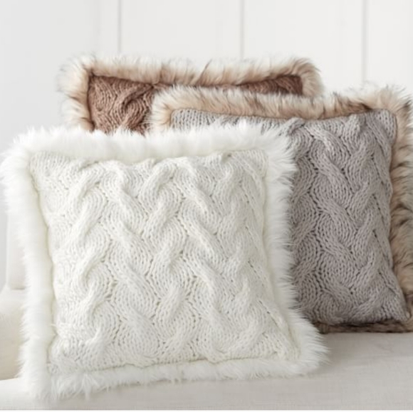❤️ POTTERY BARN Set of 2 Button Knit Fur Trim Pillow Covers ❤️ - Picture 3 of 15
